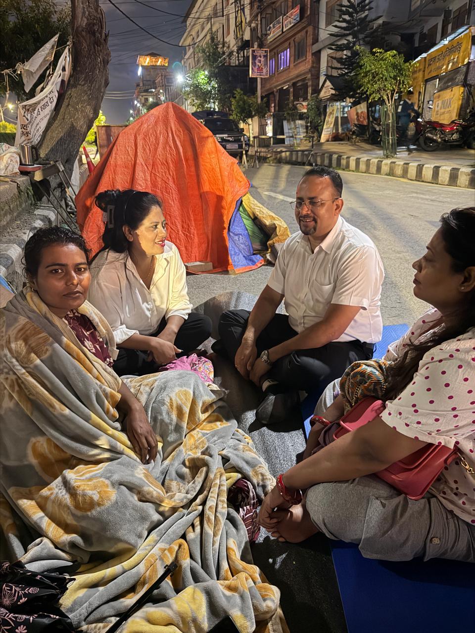 माइतिघर मण्डलामा १४ दिनदेखि न्यायका लागि आमरण अनसनमा रहनुभएकी नेपाल सरकारकी अधिकृत मनिषा कुमारीको गम्भीर स्वास्थ्य स्थितिका कारण हाम्रो आग्रहमा अनसन समाप्त गर्दै